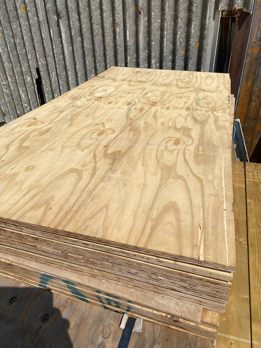 🎈Summer Sale🎈18mm Softwood Pine Shuttering Plywood Full 8x4 Sheets - £25 Inc Vat - Clearance Stock, No Returns.