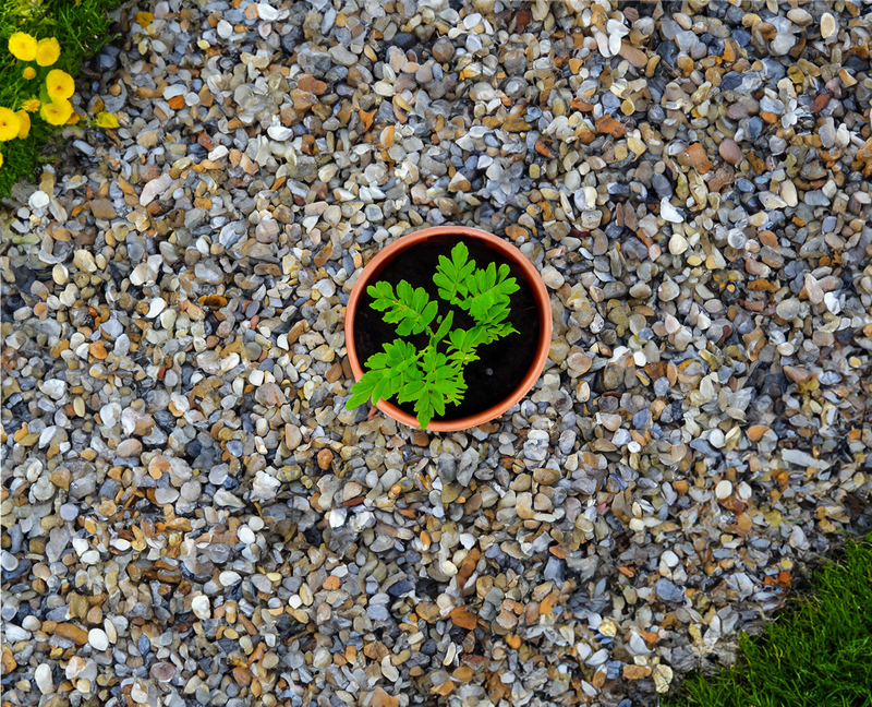 20mm Moonstone Flint Gravel Chippings - Home & Garden > Lawn & Garden > Gardening Gravel