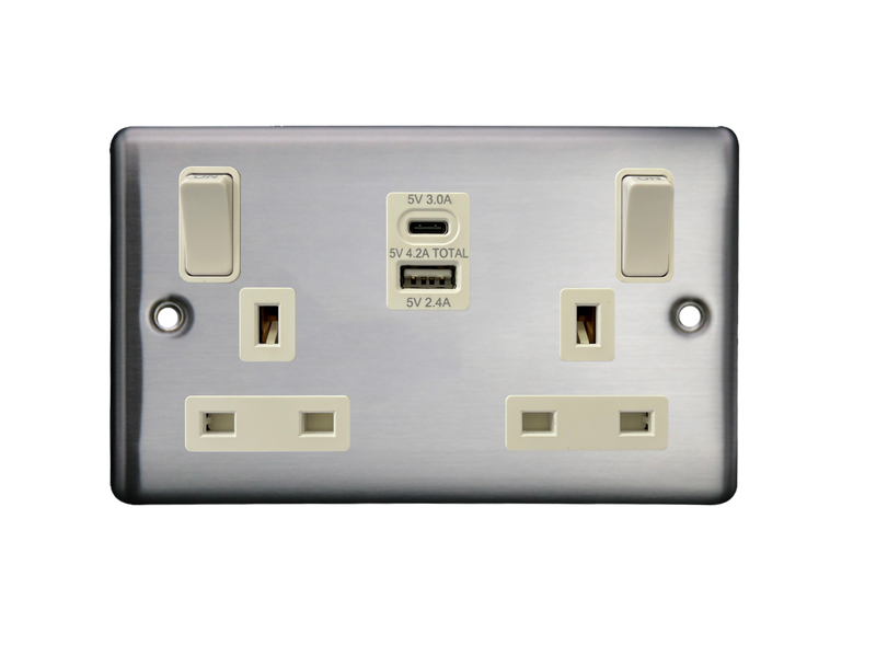 Caradok 2G 13A Switched Socket USB A + C Brushed Chrome White Insert - Caradok - The Curve - Brushed Steel