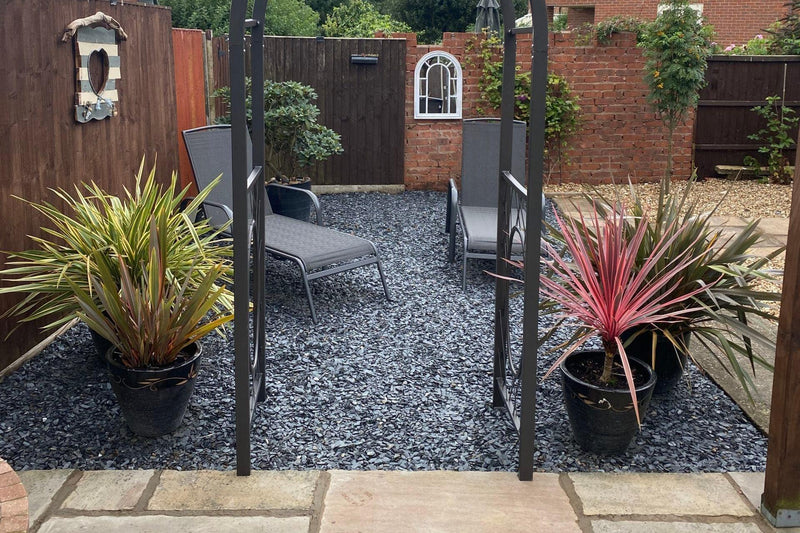 20mm Blue Slate Chippings - Home & Garden > Lawn & Garden > Gardening Chippings
