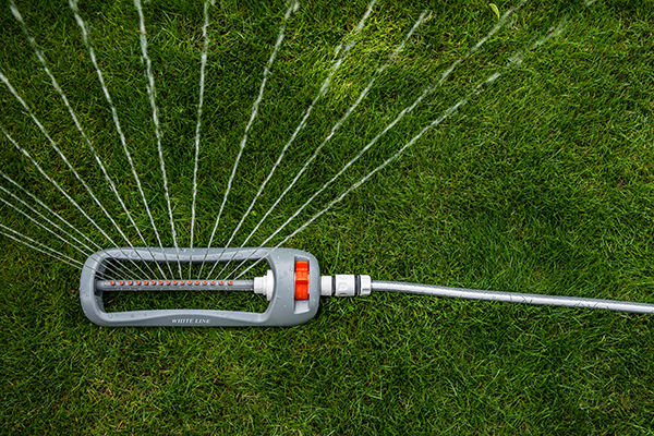 Compact Oscillating Sprinkler White Line - Home & Garden > Lawn & Garden > Watering & Irrigation > Sprinklers & Sprinkler Heads > Sprinklers Garden watering