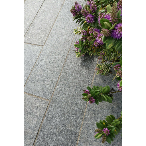 Misty Black Pearl Granite Effect Sandstone Paving Pack (19.50m2 - 66 Slabs / Mixed Pack) -