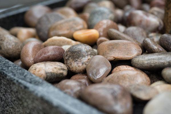20-30mm Beach Pebbles - Home & Garden > Lawn & Garden > Gardening Gravel